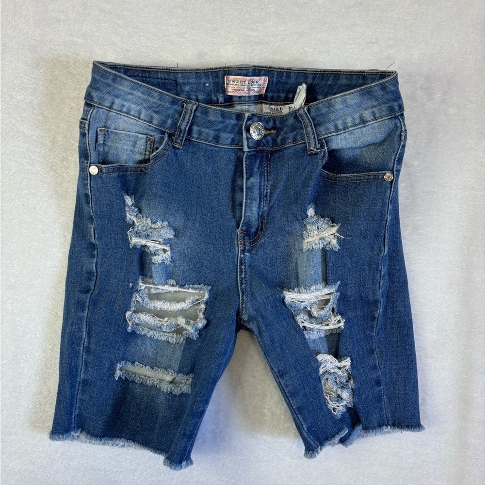 Trendy Ripped Jean Shorts | Urban Streetwear‎ Look – Size 11